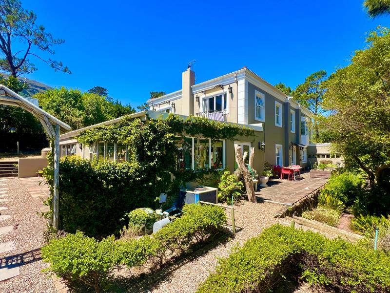 4 Bedroom Property for Sale in Tarragona Western Cape